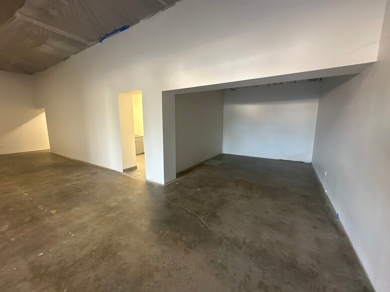 More Photos Of 10323 Cypress Ave, Riverside Restaurant For Lease