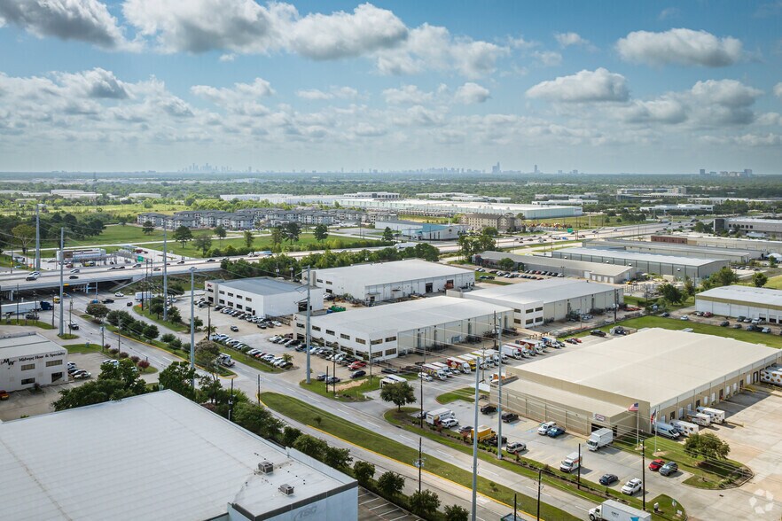 More Photos Of 5655 W Sam Houston Pky N, Houston Unknown For Lease