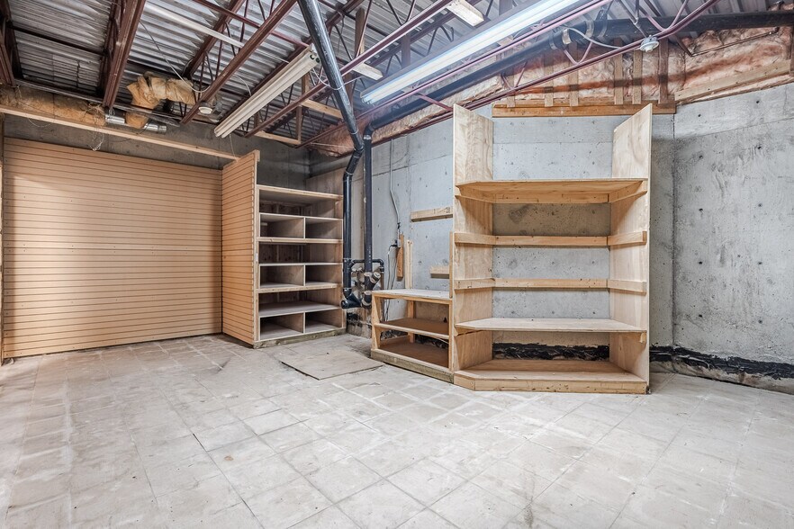 More Photos Of 5012 50 Av, Lloydminster General Retail For Sale