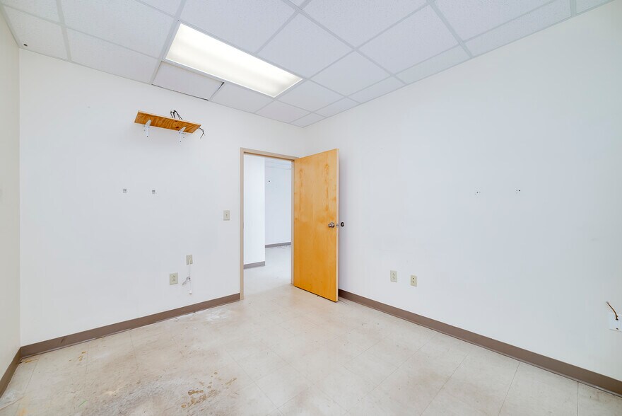 More Photos Of 4611 Ivey Dr, Macon-Bibb Office For Lease