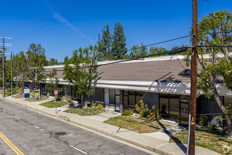 More Photos Of 23291 Ventura Blvd, Woodland Hills Loft Creative Space For Lease