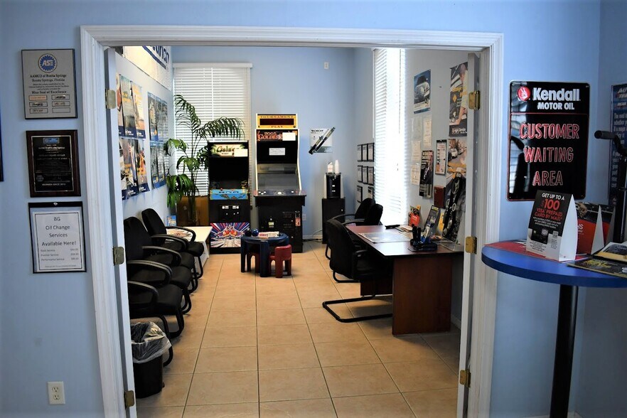 More Photos Of 25090 Bernwood Dr, Bonita Springs Showroom For Sale
