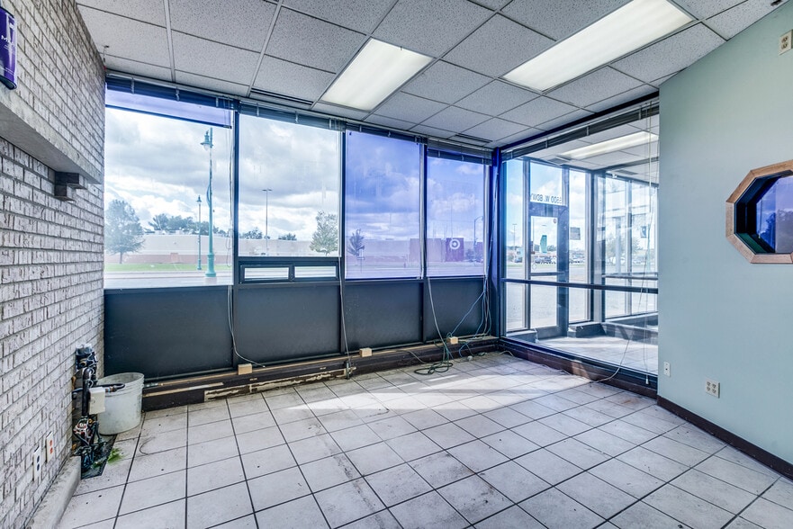 More Photos Of 5500 W Broadway Ave, Minneapolis Storefront Retail Office For Sale