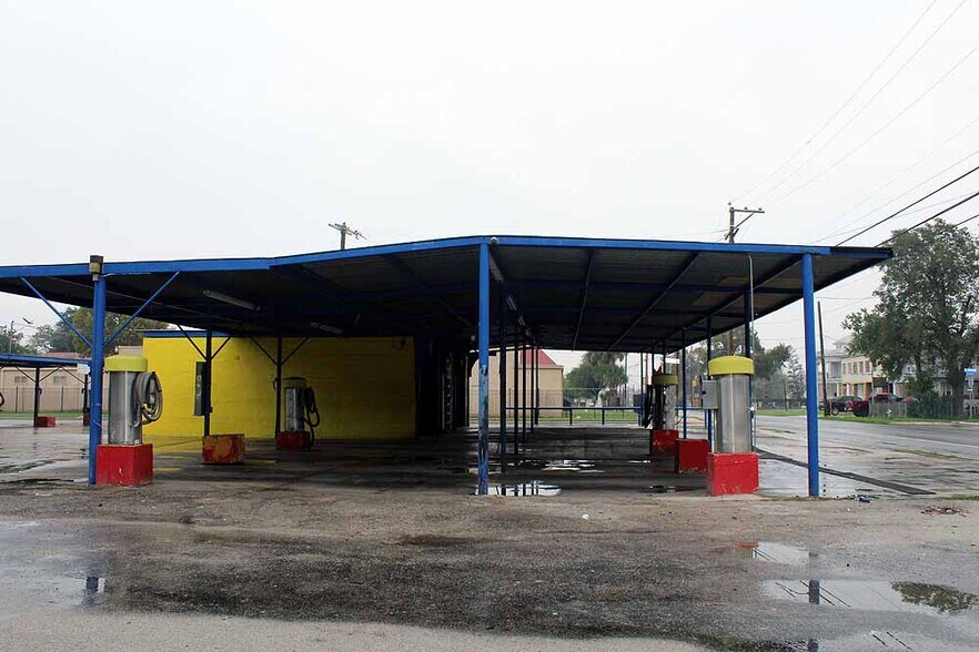 More Photos Of 2203 W Commerce St, San Antonio Specialty For Sale