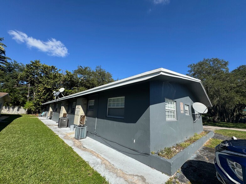 More Photos Of 353 SW 19th Ave, Fort Lauderdale Multifamily For Sale
