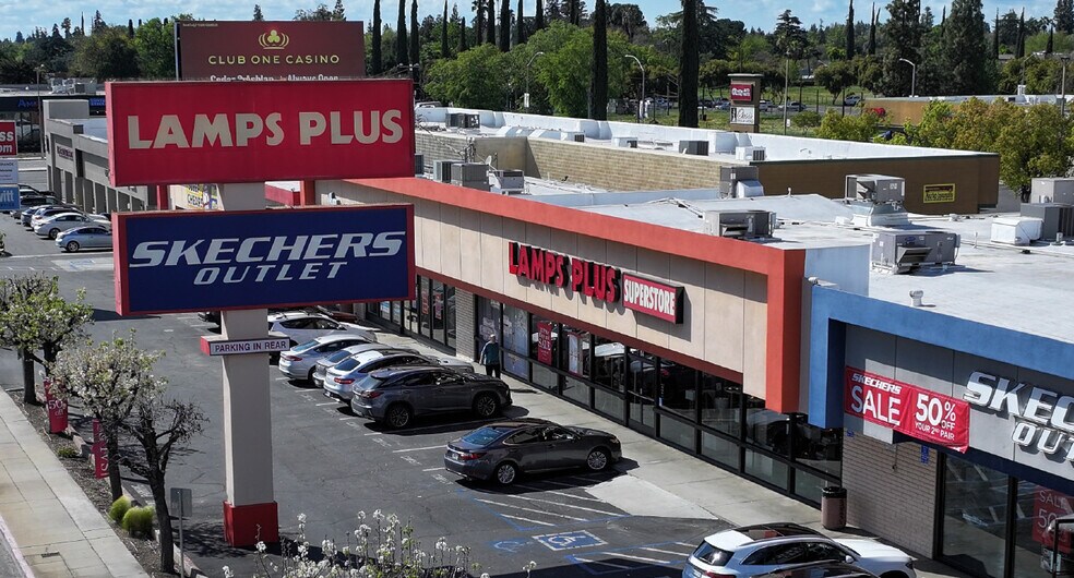 More Photos Of 84 E Shaw Ave, Fresno Unknown For Lease