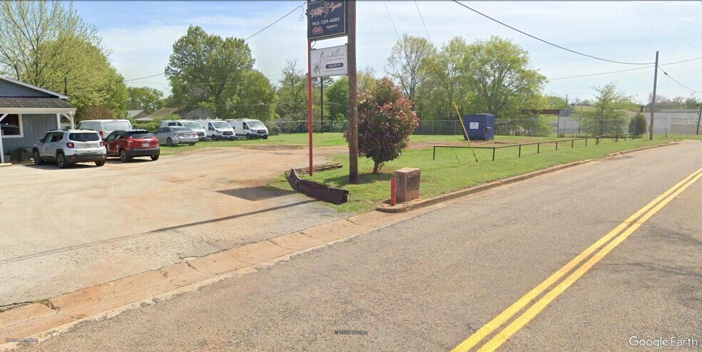 More Photos Of 706 N Perry St, Palestine General Retail For Sale