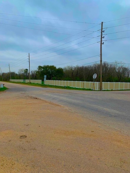 More Photos Of 7933 County Road 48, Rosharon Land For Sale