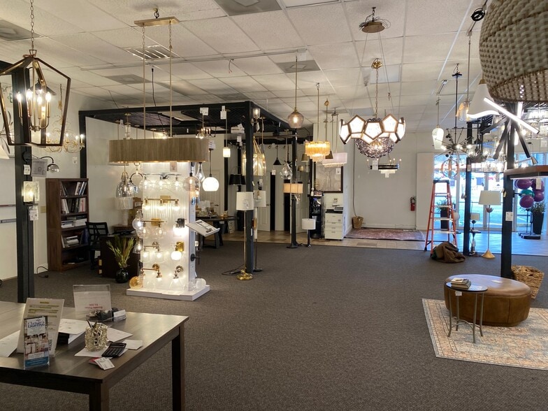 More Photos Of 2333 N Pleasantburg Dr, Greenville Showroom For Lease