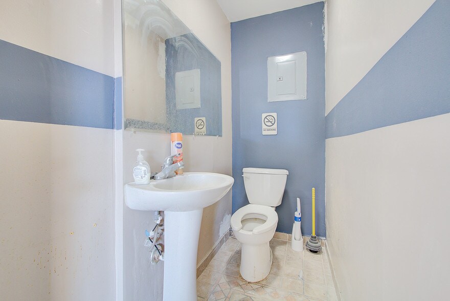 More Photos Of 800 S Casino Center Blvd, Las Vegas Loft Creative Space For Sale