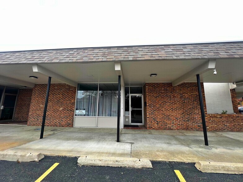 More Photos Of 4151-4153 SW Twilight Dr, Topeka Storefront Retail Office For Lease