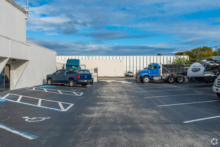 More Photos Of 950 S Andrews Ave, Pompano Beach Manufacturing For Sale