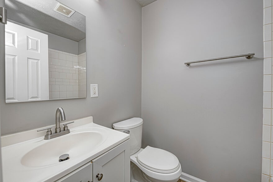 More Photos Of 10705 E Us-136, Indianapolis Apartments For Sale