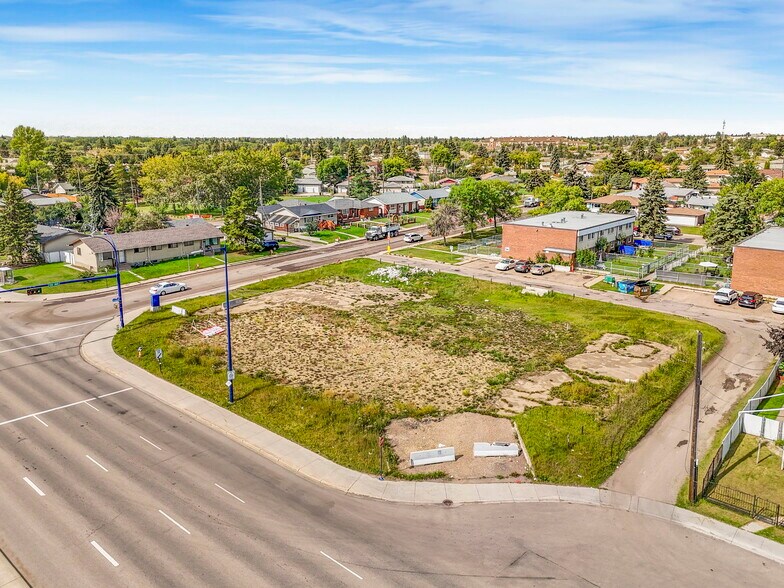 More Photos Of 13408 Fort Rd NW, Edmonton Storefront For Lease