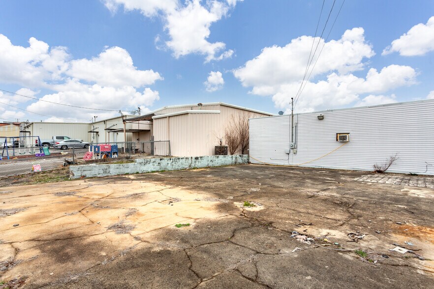 More Photos Of 702 Wilmer Ave, Anniston Office For Sale