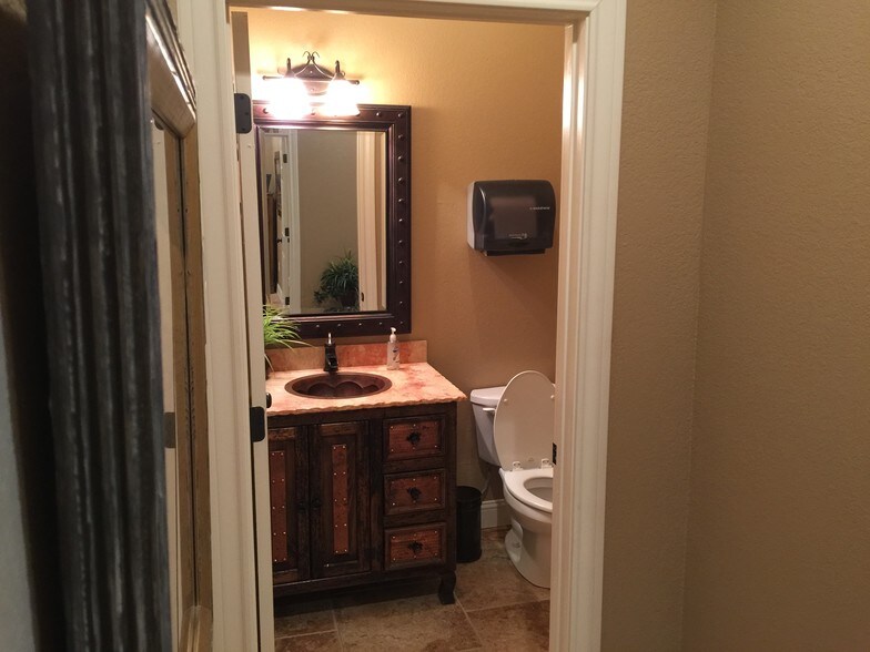 More Photos Of 1902 E State Highway 36, Abilene Warehouse For Lease