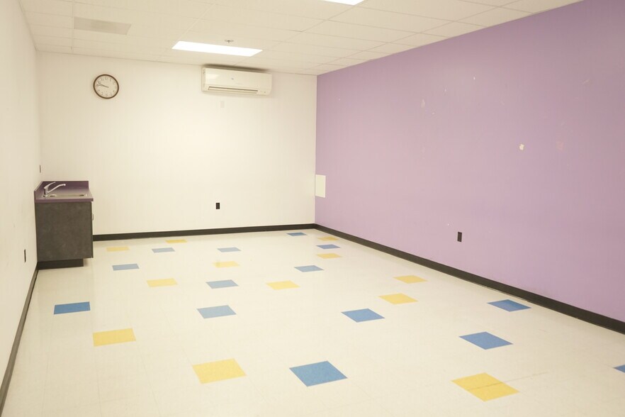 More Photos Of 3160 Blossom Dr NE, Salem Flex For Lease