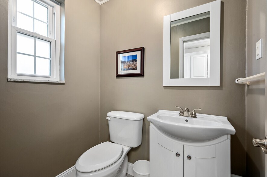 More Photos Of 450 Castle Shannon Blvd, Pittsburgh Storefront For Sale