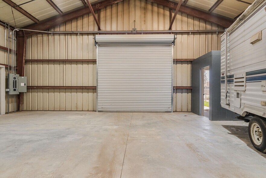 More Photos Of 905-917 Corporation St, Santa Paula Warehouse For Sale