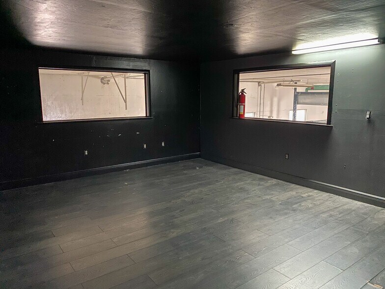 More Photos Of 2845 NW 35th St, Miami Warehouse For Sale