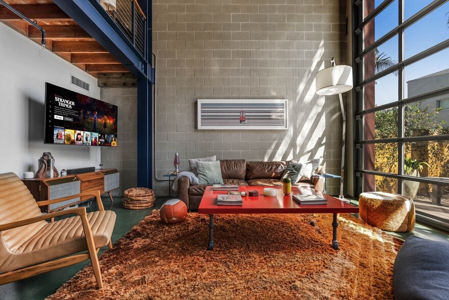More Photos Of 2114 Narcissus Ct, Venice Office For Lease