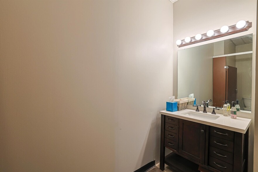 More Photos Of 817 Main St, Cincinnati Office Residential For Sale
