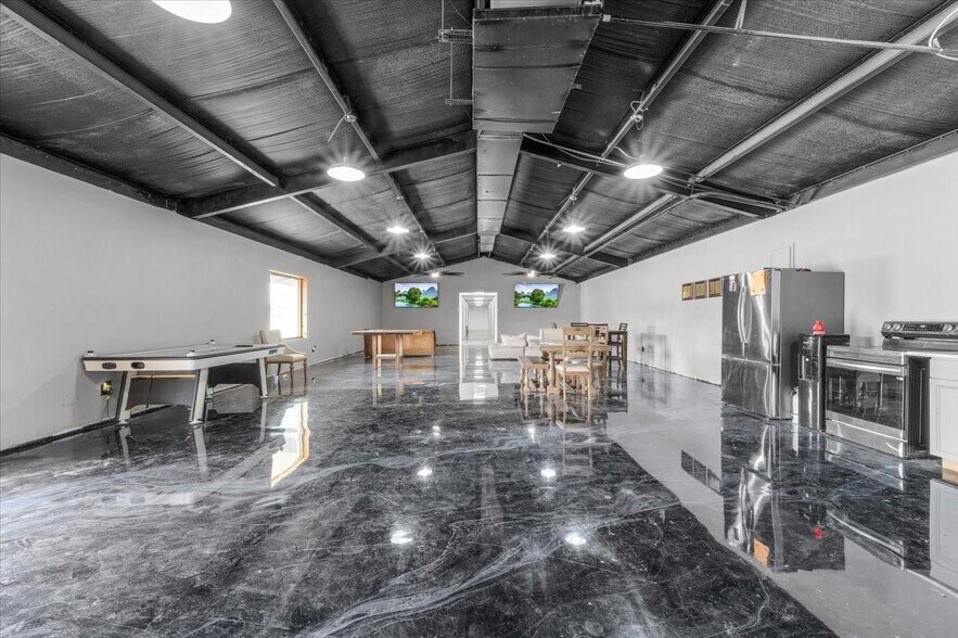 More Photos Of 3206 W Us Highway 377, Granbury Flex For Sale