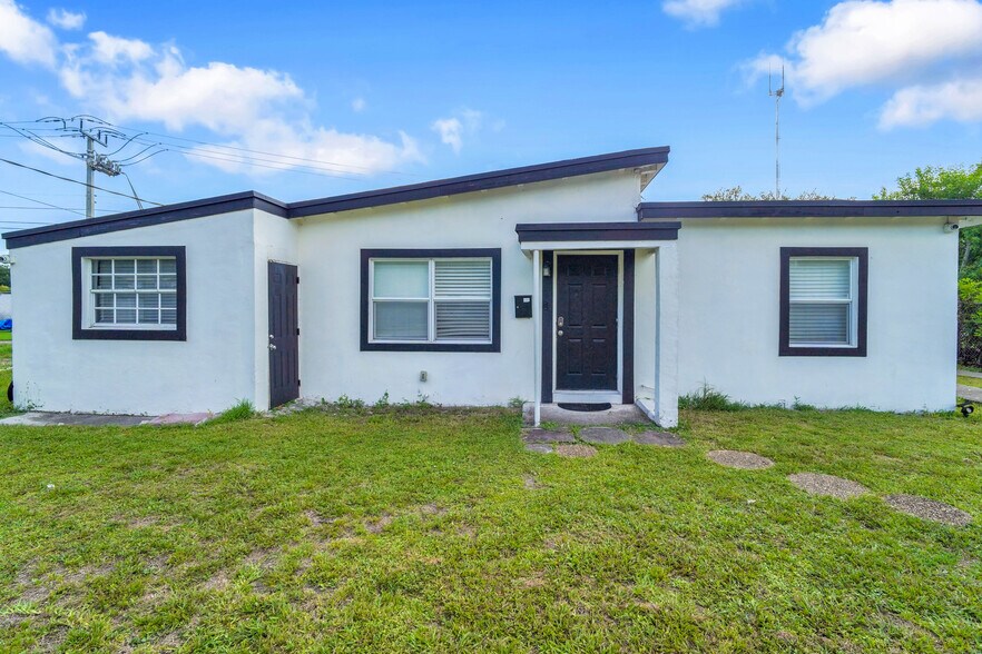 More Photos Of 41 William Rd, West Park Freestanding For Sale