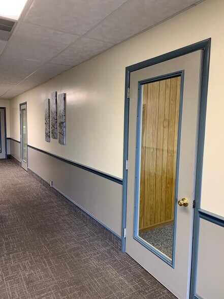 More Photos Of 817 Kilbourne St, Bellevue Medical For Lease