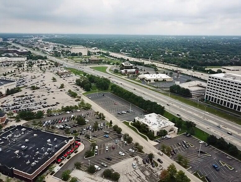 More Photos Of 87 Yorktown Shopping Ctr, Lombard Restaurant For Sale