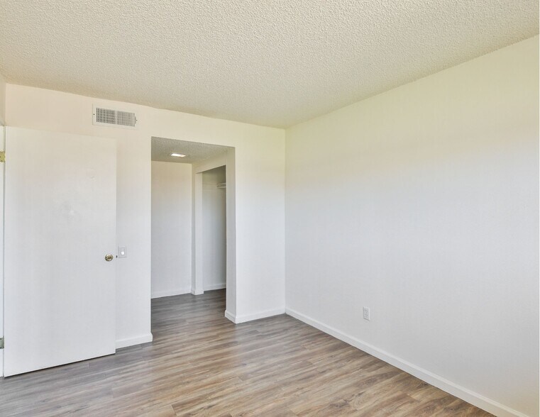 More Photos Of 46595 Vargas Rd, Indio Apartments For Sale