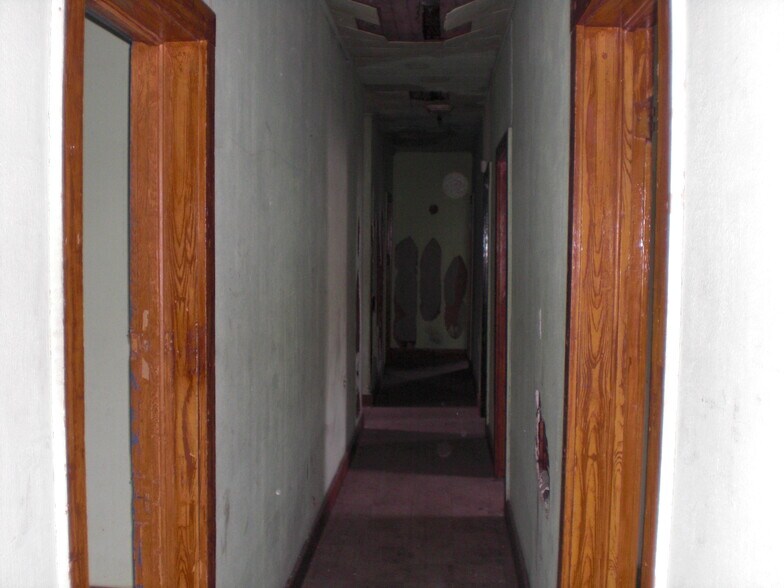 More Photos Of 113 S Washington St, Carbondale Flex For Sale