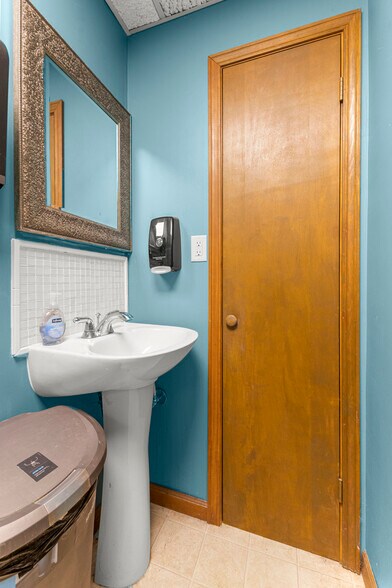 More Photos Of 6336 Fox Ave, Allen Park Office For Sale