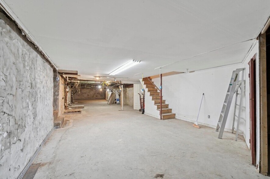 More Photos Of 1937 E Passyunk Ave, Philadelphia Storefront Retail Residential For Lease