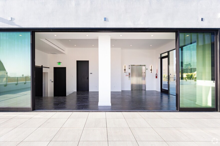 More Photos Of 9646 Brighton Way, Beverly Hills General Retail For Sale