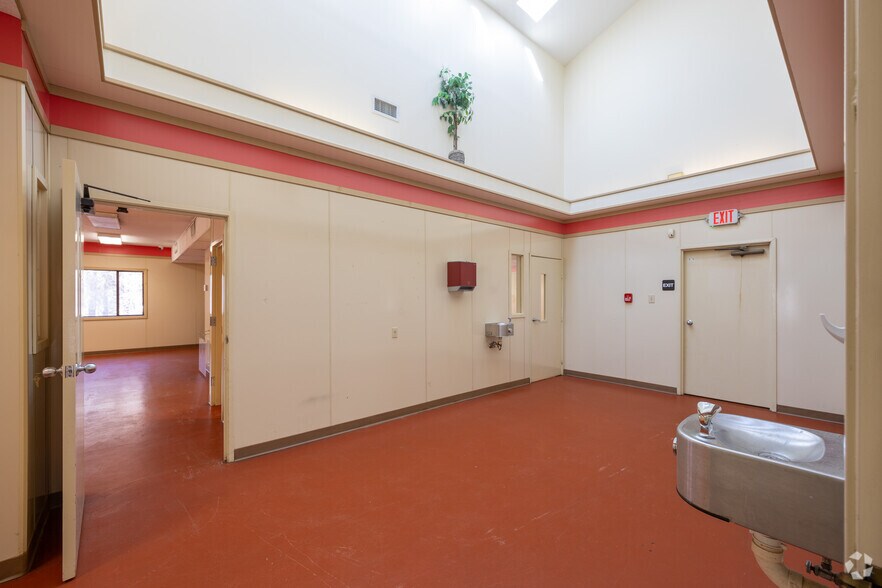 More Photos Of 9330 Nesbit Ferry Rd, Alpharetta Daycare Center For Lease