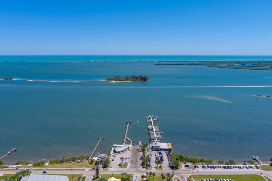 More Photos Of 806 Indian River Dr, Sebastian Marina For Sale