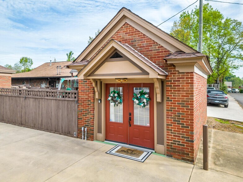 More Photos Of 2120 N Ocoee St, Cleveland Apartments For Sale