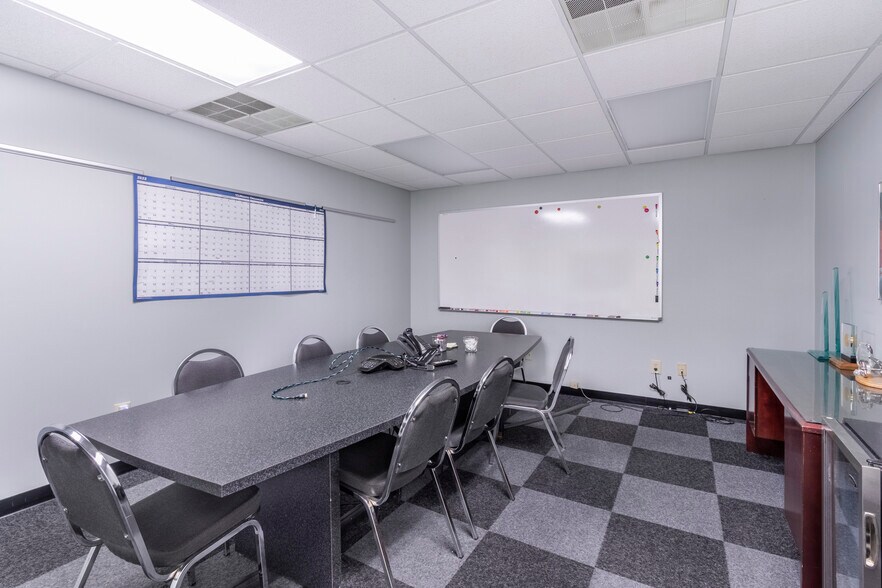 More Photos Of 5095 Crookshank Rd, Cincinnati Light Manufacturing For Sale