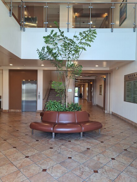 More Photos Of 9900 Stockdale Hwy, Bakersfield Medical For Sale