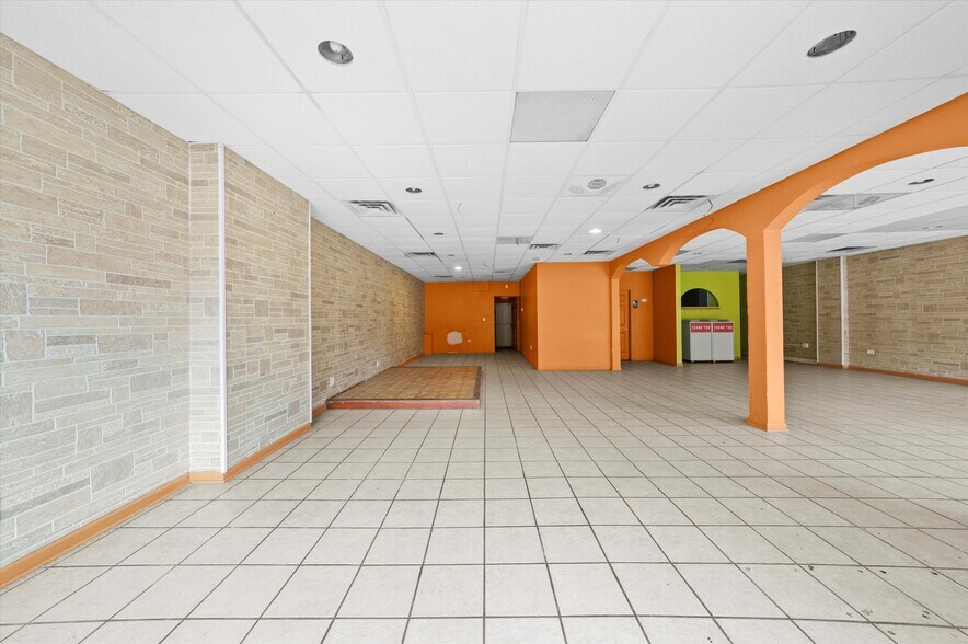 More Photos Of 358-368 W Jefferson St, Joliet General Retail For Sale