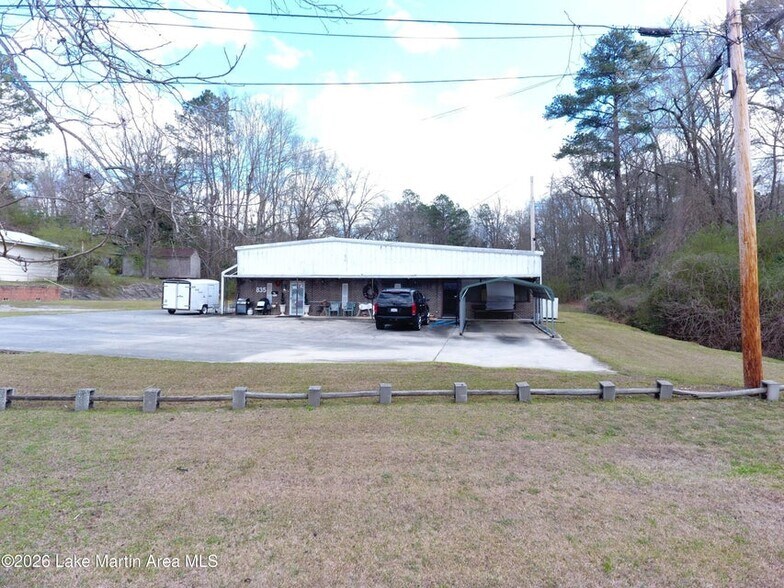 More Photos Of 835 Marshall St, Alexander City Specialty For Sale
