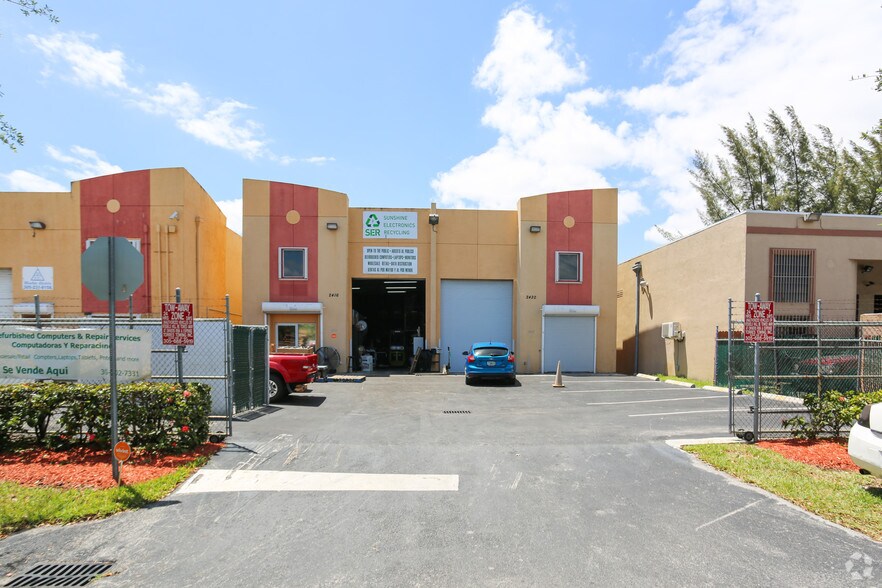 More Photos Of 2416-2420 W 78th St, Hialeah Warehouse For Lease