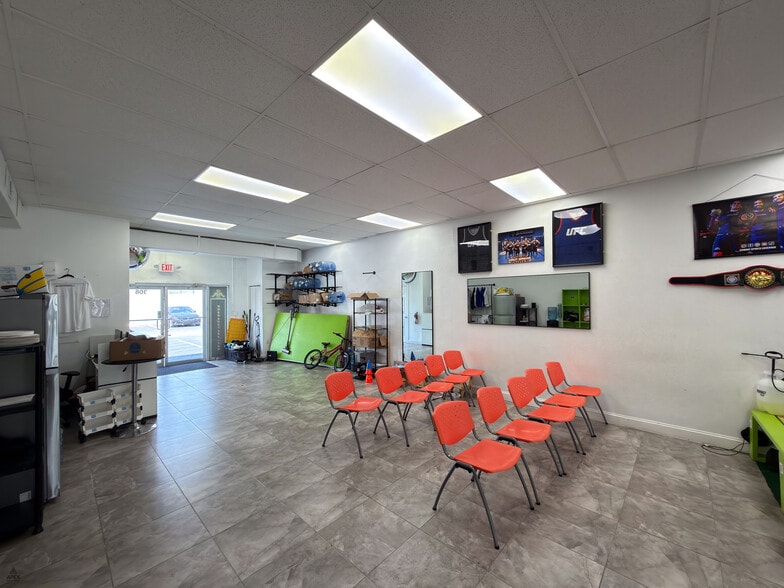 More Photos Of 300-310 W Hallandale Beach Blvd, Hallandale Beach Storefront Retail Office For Lease