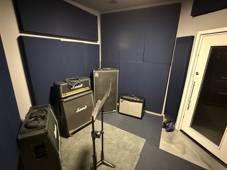 More Photos Of 1142 W Indian School Rd, Phoenix Office For Sale