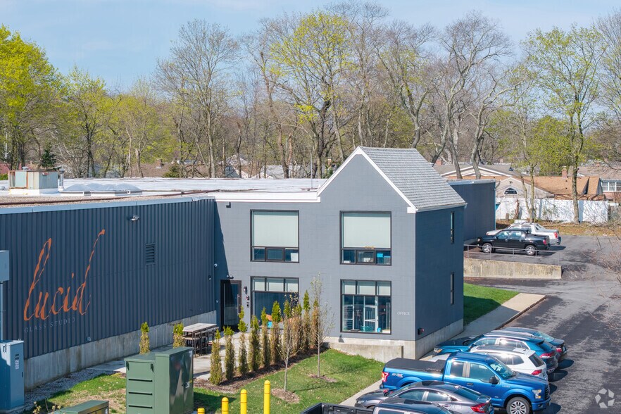 More Photos Of 75 Tripps Ln, Riverside Warehouse For Lease
