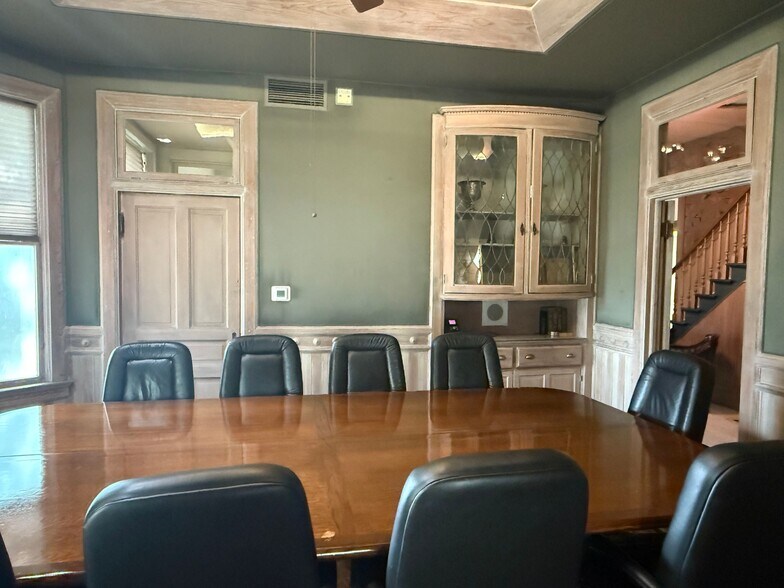 More Photos Of 1201 Griffin St W, Dallas Office For Sale