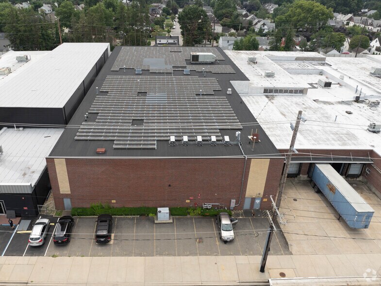 More Photos Of 11 E 2nd St, Mineola Warehouse For Lease