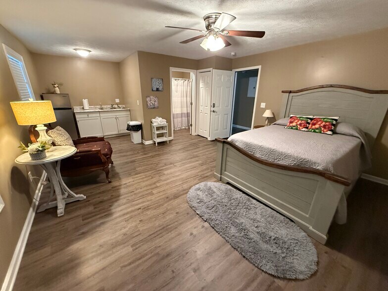 More Photos Of 102 Live Oak St, Tabor City Restaurant For Sale