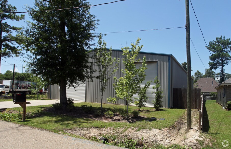 More Photos Of 111 Pear St, Covington Warehouse For Sale